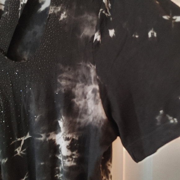 NWT Vocal Black & Grey Criss Cross Tee ~ Size Xl - Picture 5 of 10